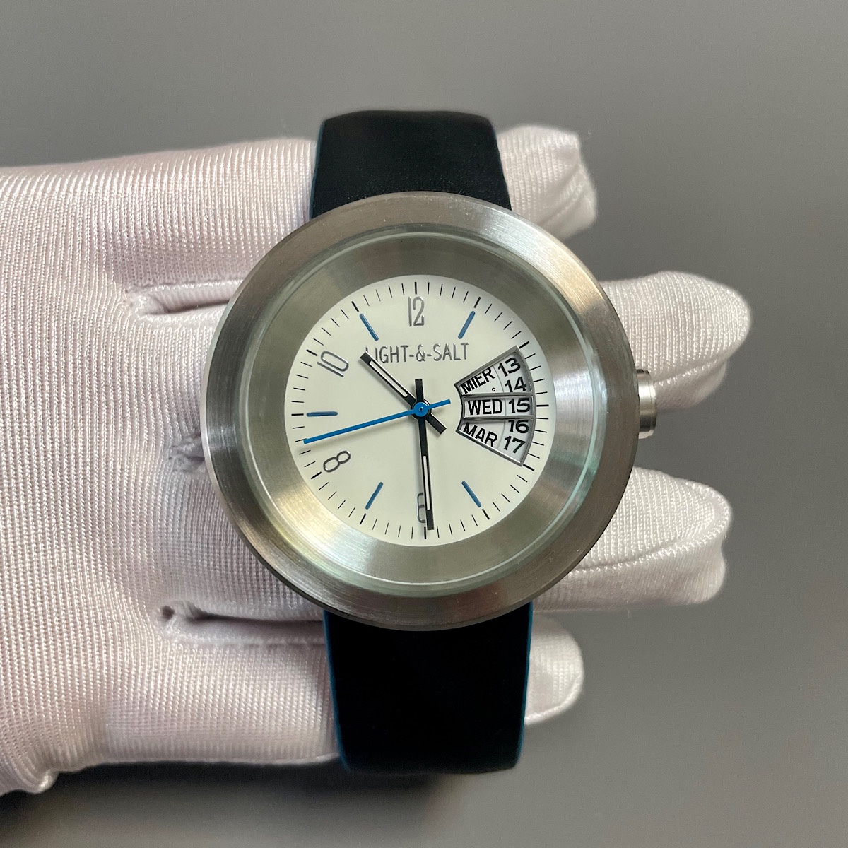 ハイエンドファッション立体文字盤ダブルカレンダークォーツメン - Analog Quartz Watch のレビューと価格